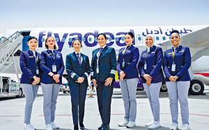 沙特全女班機員完成首飛