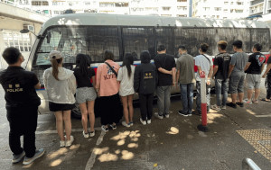 警冚旺角彌敦道非法釣魚機賭場 12人被捕