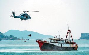飛服隊模擬海上搜救 吸引1600人參觀