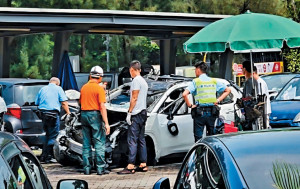 關員墮海 警覓「車Cam」尋真相