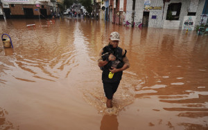巴西南部遭受80年來最嚴重的洪水襲擊 至少39人死亡 68人失蹤