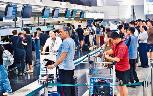 机场上月客货运量续飙升  407万人次出入境
