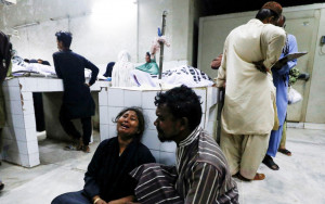 巴基斯坦通脹嚴重 齋戒月搶糧食釀踩踏累計至少23死