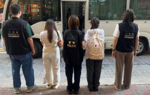 警聯同入境處灣仔掃黃 搜查駱克道多個單位 拘捕8名內地女子