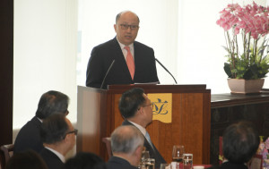 連續第二年出席立法會午宴  鄭雁雄稱香港有「六變六不變」 籲「六個守住」