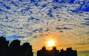 天氣︱本港天空今日出現大片碎裂雲塊  天文台親解成因