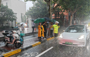 颱風「普拉桑」︱暴雨＋龍捲風　上海市區水浸28萬學童停課