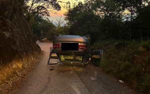 飛鵝山22歲司機撞壆反車 扎山道一度全封