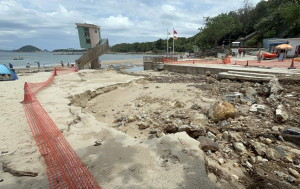 西貢清水灣二灘被暴雨沖毀  灘頭出現亂石巨坑