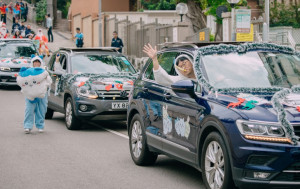 聖誕｜兩兒童醫院為病童送上歡樂  醫護化身聖誕老人坐「鹿車」派禮物