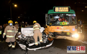 紅磡專綫小巴被撞釀15人傷 私家車司機涉危駕被捕　