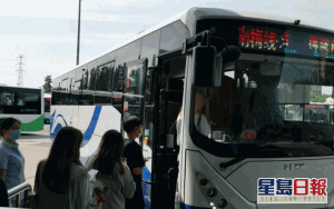 上海宣布乘公共交通不再查核酸 市民歡呼：終於解放了！