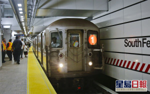 美國紐約地鐵再有乘客被推落路軌 61歲翁僥倖僅受輕傷