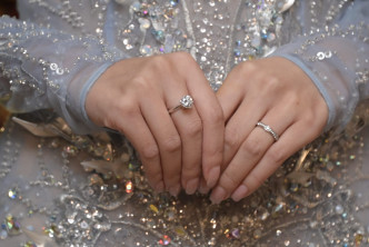 3卡婚戒及求婚戒指。