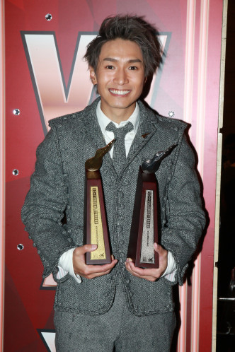 Jason曾在商台颁奖礼中得过男歌手银奖。