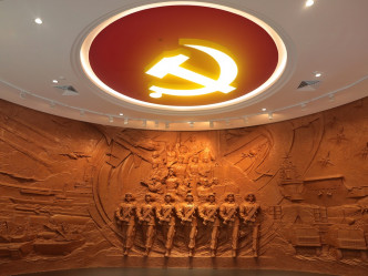 展览主题为「梦起东方」，设「中国梦」、「强军梦」、「香江卫士」三个主题展厅。