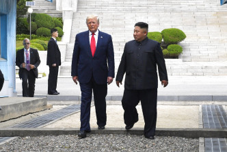 金正恩與特朗普到南韓一方進行會談。AP
