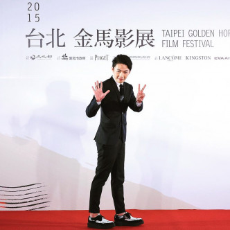 李鸿其在2015年演出《醉.生梦死》时，获得第52届金马奖最佳新演员奖。