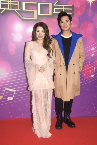 嘉仪与Fred为TVB节目《流行经典50年》录影。