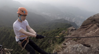 接着再升级去攀山。