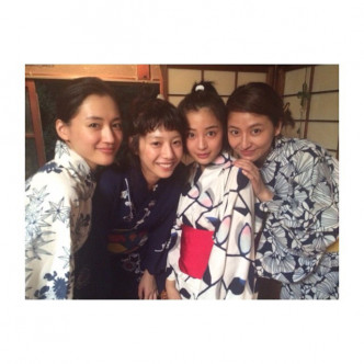 广濑铃，长泽正美，夏帆与绫濑遥在电影《海街女孩日记》扮演四姊妹。
