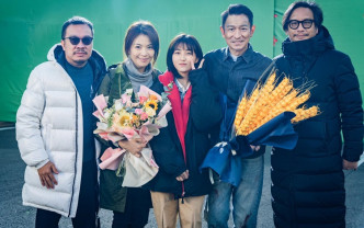 刘德华监制主演，彭顺（右）执导，还有张子枫（中）和刘涛（左二）主演。