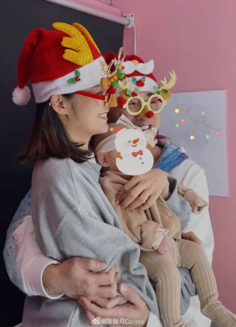 林峯和張馨月早前齊齊戴上聖誕帽及眼鏡，以可愛造型現身。