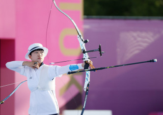 20岁的安山代表韩国出战女子射箭项目夺金。