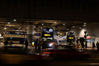 尖東摩地道巴士總站部分九巴車長響應罷駛行動。