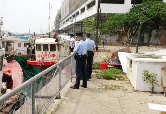 警方到香港仔田湾向船家调查。