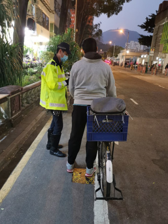 警方在西九龍打擊駕駛電動單車。 警方圖片