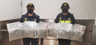 海關周一於香港國際機場檢獲約3公斤懷疑大麻花，估計市值約57萬元。