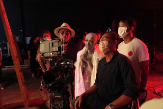 James再为Sammi的MV担任导演。