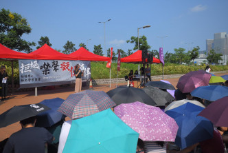 集会在爱丁堡广场举行。