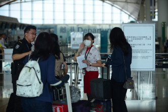 国泰取消逾200进出港航班。
