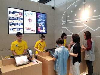 香港麦当劳明天起推出全新手机App。