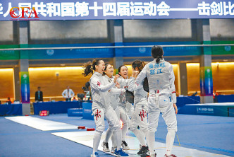 港队于女花团体赛击败浙江晋级四强后激动庆祝。