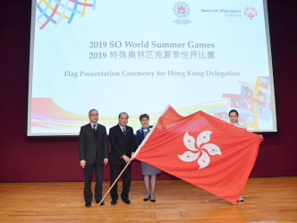 張建宗以署理行政長官身分出席「2019 特殊奧林匹克夏季世界比賽」。網圖
