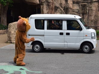 爱媛县Tobe动物园近日进行「动物逃脱演习」。Twitter图片