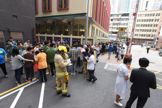 火警中逾400人需緊急疏散。