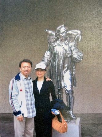 冯永业与陈婉玉当年把臂同游华盛顿相片。