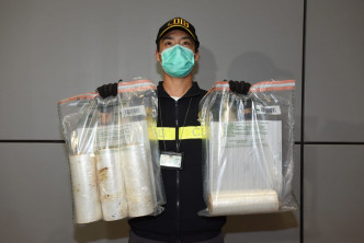 海关机场邮包检获4卷包胶毒品