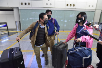 昨晚從南韓抵港的香港旅客。