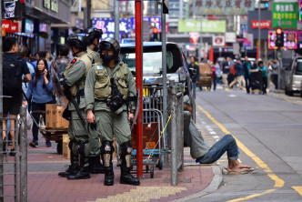 防暴警在廣東道及旺角一帶戒備。