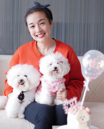 江美儀為愛犬慶祝生日。