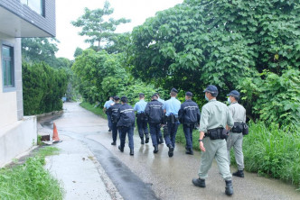 警方在西贡区进行跨部门反爆窃行动。 警方图片