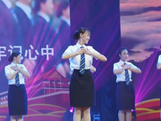 李媛在2018年梧州市交通系統文藝匯演活動上，表演她的原創舞蹈——《中國高鐵》。中國鐵路抖音相片