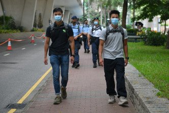 警反恐特勤隊在西九龍法院一帶巡邏。