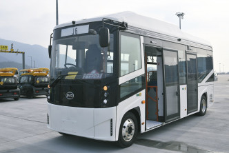 機管局正在改裝兩部無人駕駛巴士，暫於明年投入服務。