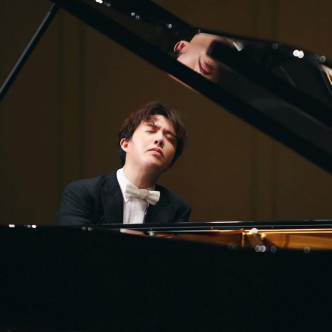 李云迪18岁便拿下萧邦国际钢琴比赛金奖。